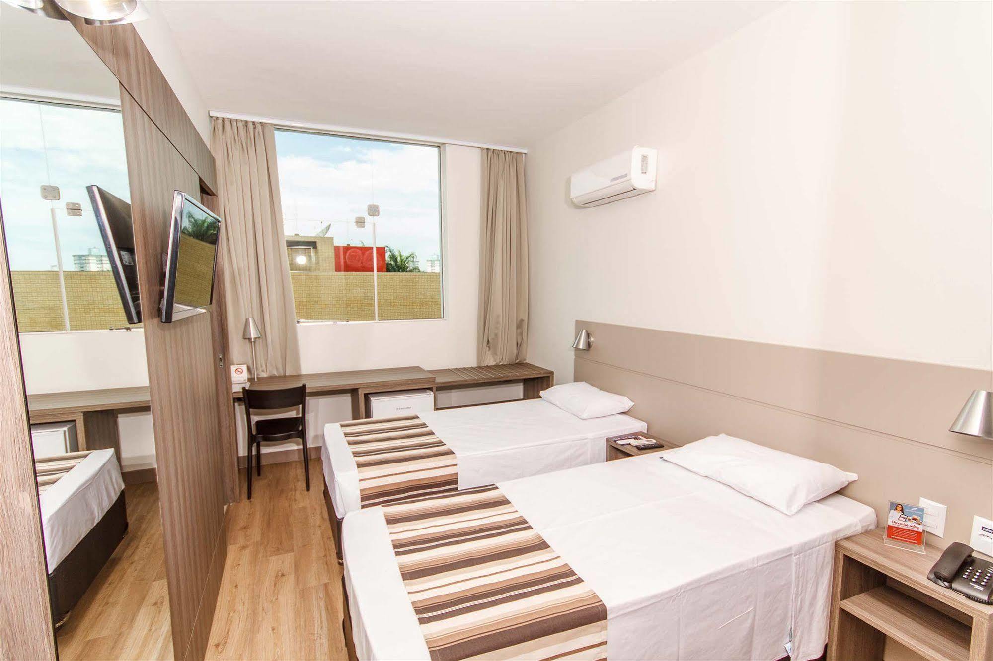Hotel Valerim Itajai / Navegantes المظهر الخارجي الصورة